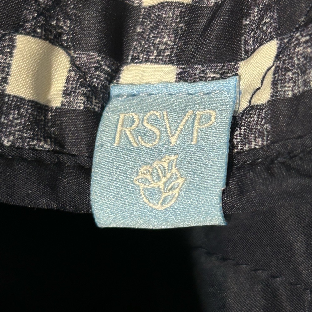 Excellent condition Draper James RSVP Reversible Quilted Puffer Vest Size Med. - Picture 8 of 8